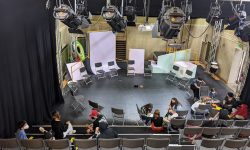 unser Stuhlkreis auf der Bühne beim Abschlussworkshop am 09.06.2022